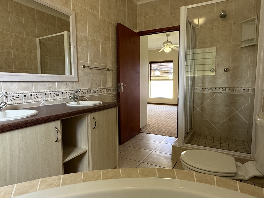 3 Bedroom Property for Sale in Sandbaai Western Cape